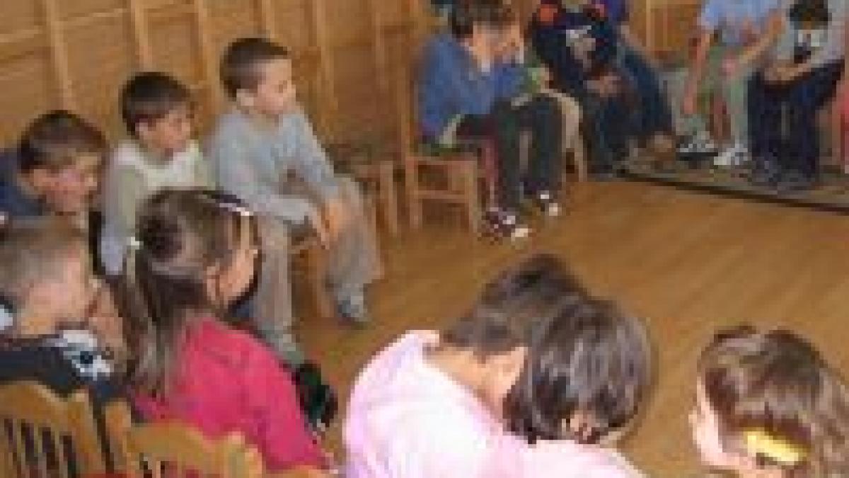 mehedinti o educatoare refuza sa primeasca la gradinita doi frati rromi
