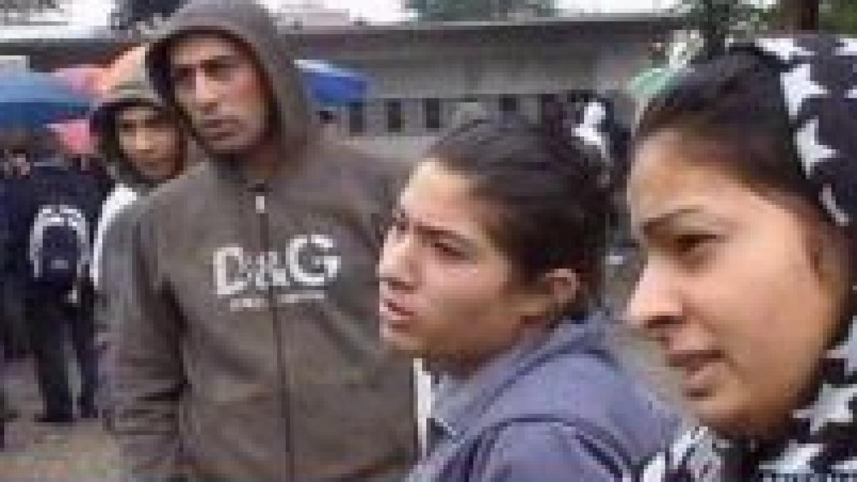 italia europarlamentarii acuza guvernul berlusconi ca discrimineaza rromii