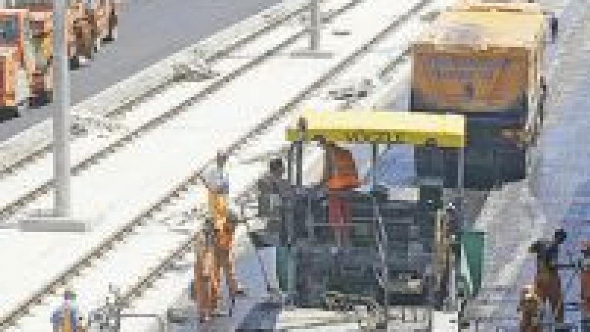 in cinci ani bucurestiul va avea tramvaie silentioase asfalt fonoabsorbant si soferi calmi