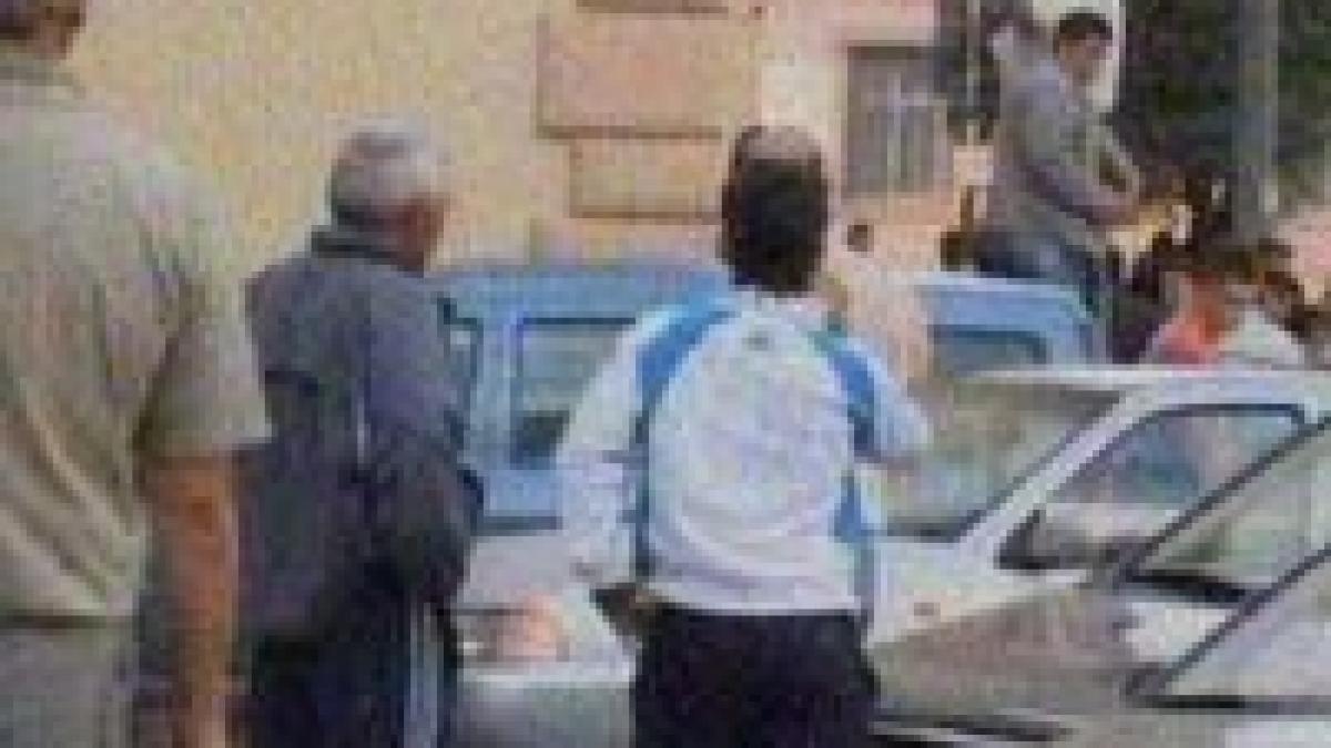 un pensionar a murit dupa ce a asteptat ore in sir la coada sa inmatriculeze masina