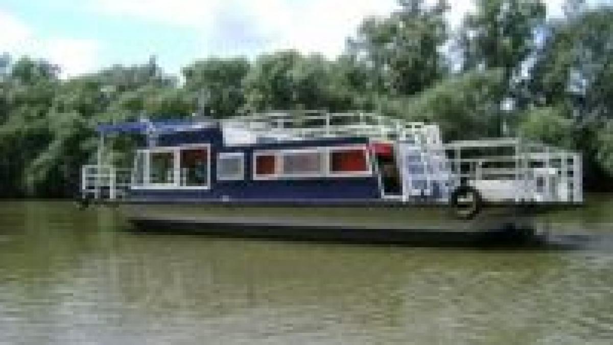 un om a murit dupa ce o ambarcatiune de agrement s a rasturnat in dunare