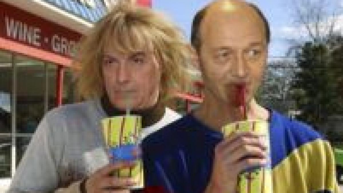 retusuri cu politicieni si vedete sa ne distram un pic daca altceva nu putem face foto