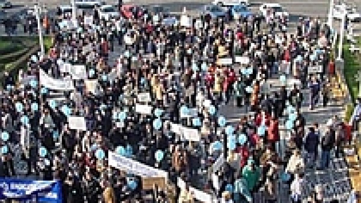 greva functionarilor publici va incepe joi acestia cer majorarea salariilor cu 50