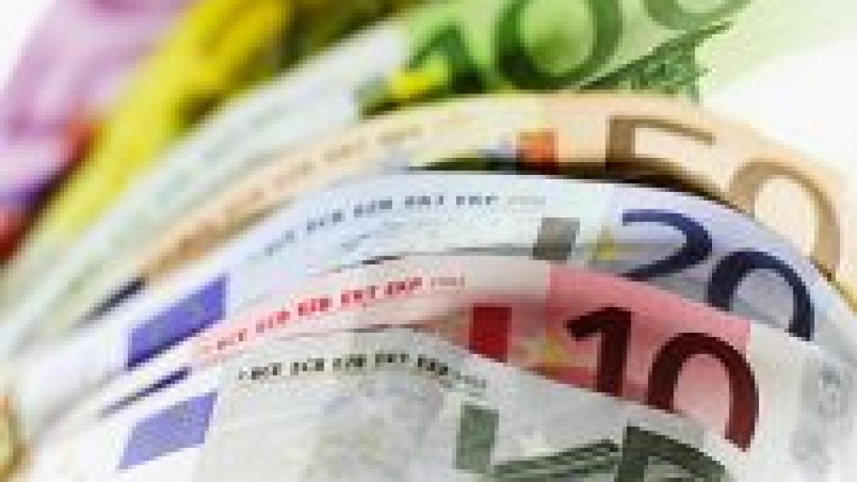 banca europeana a redus dobanda de referinta leul continua sa se aprecieze 1 euro 3 9233 lei