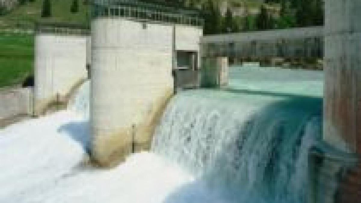 hidroelectrica vinde 16 microhidrocentrale