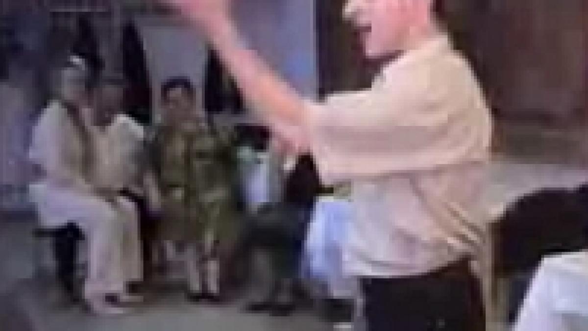 michael jackson vs mc hammer vs vanilla ice sau cum danseaza rusii la nunti