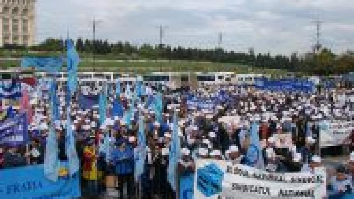 functionarii publici in greva de avertisment angajatii de la sanatate si mamele de gemeni cer