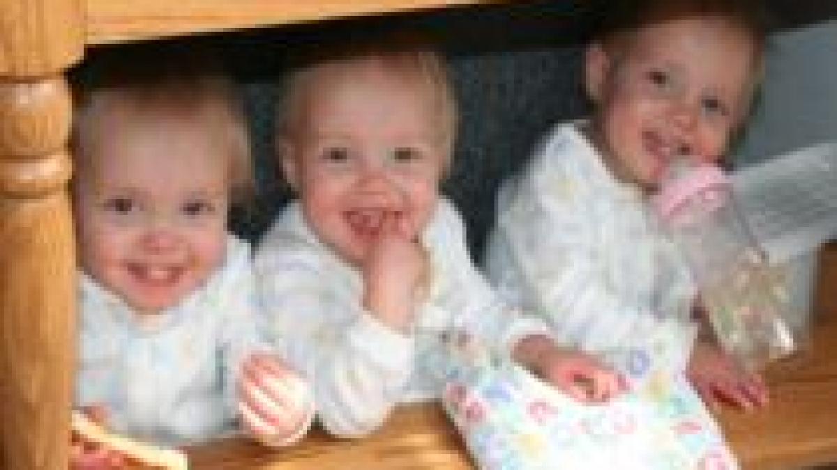 o mama de tripleti a invins guvernul si va primi 300 de milioane pentru indemnizatii neacordate de