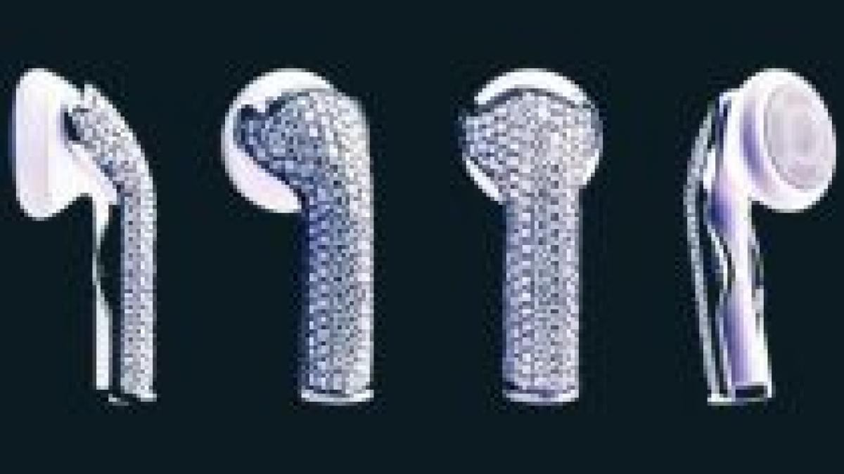 Ce criză economică? O companie oferă căşti iPhone încrustate cu diamante