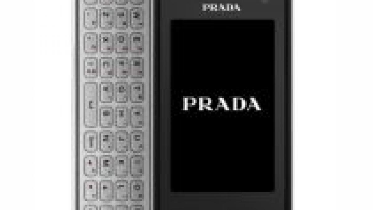 lg anunta a doua generatie a telefonului dezvoltat in cooperare cu casa de moda prada