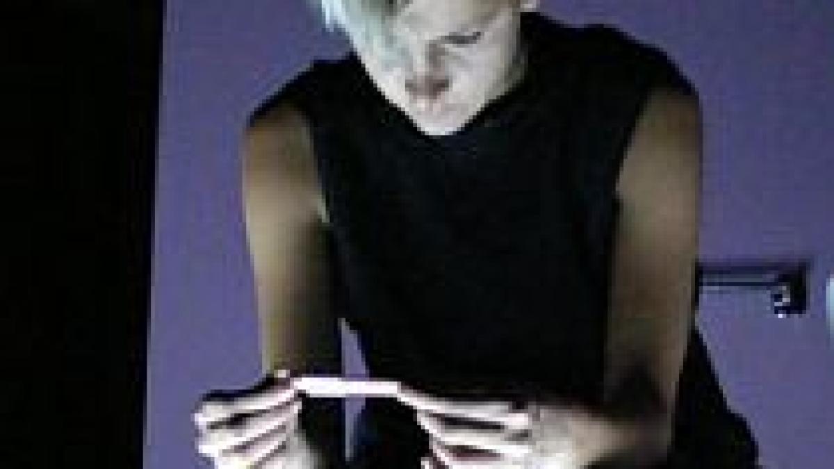 interzis sub 18 ani premiera vineri la teatrul foarte mic