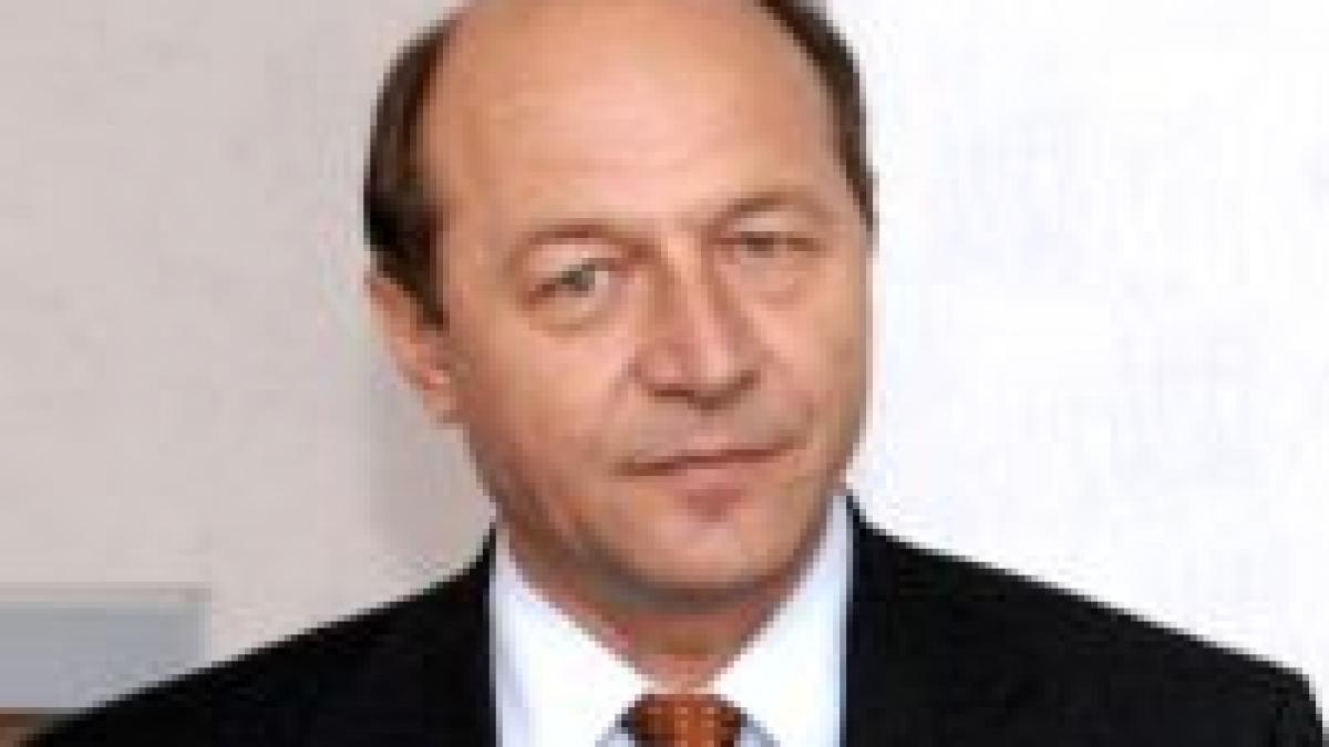 traian basescu a purtat discutii cu mugur isarescu pe marginea crizei economice mondiale