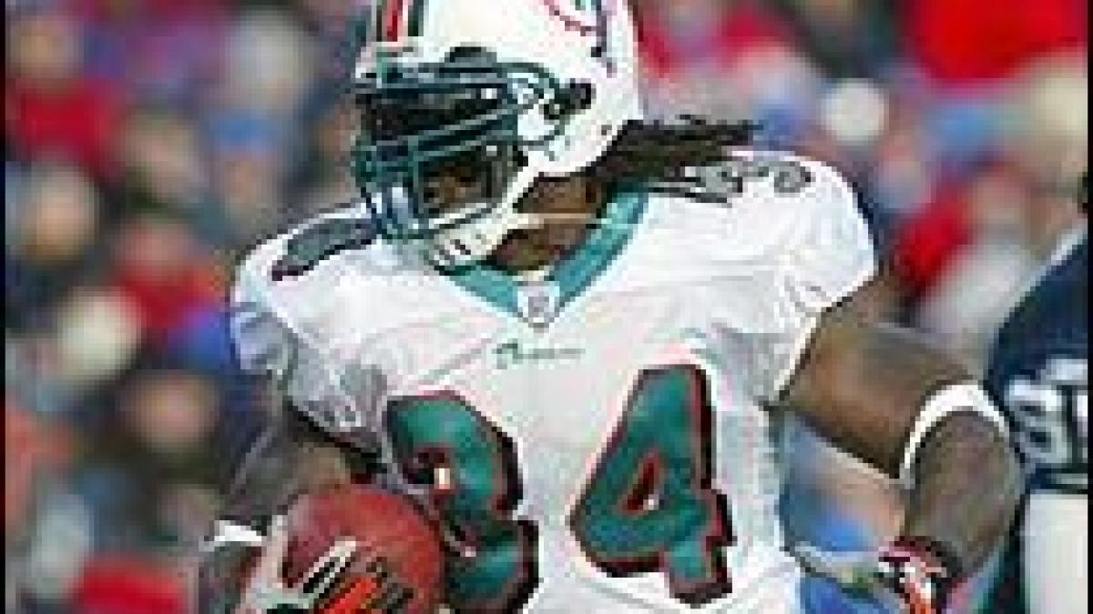 de dragul vremurilor trecute un arbitru de fotbal american a placat un jucator