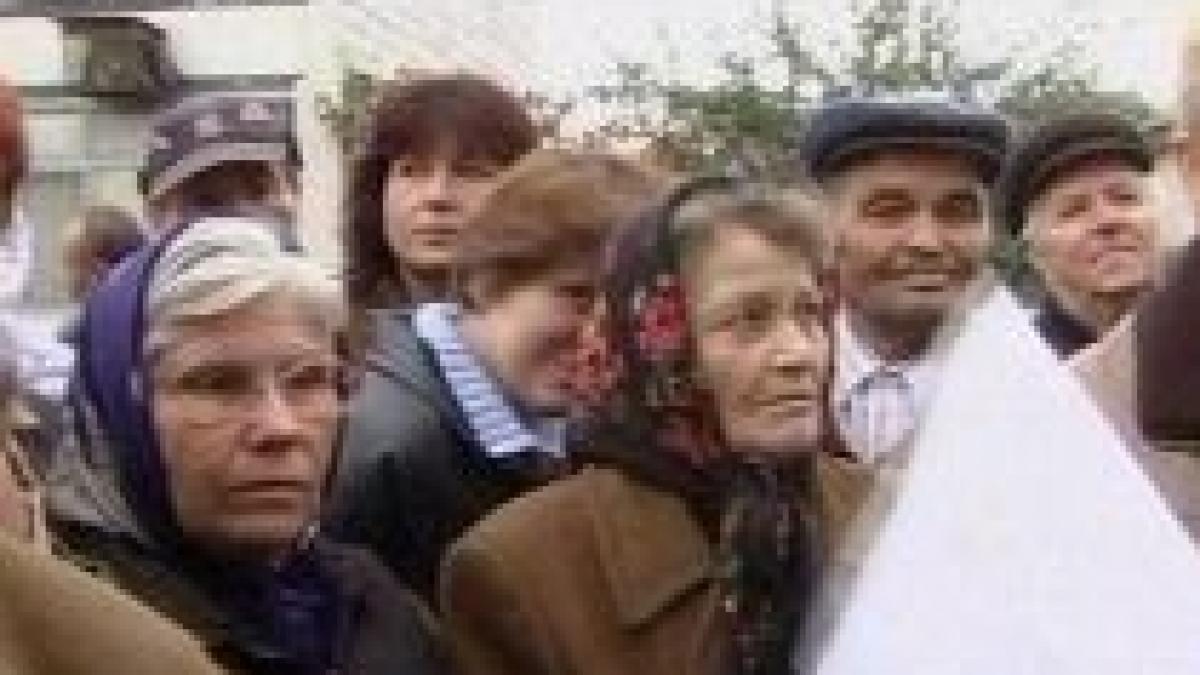 constanta sute de pensionari se calca zilnic in picioare la primarie pentru ajutorul de incalzire