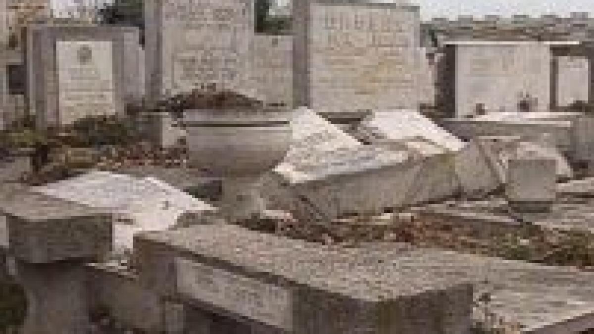 aproape 150 de morminte de la un cimitir evreiesc profanate de necunoscuti