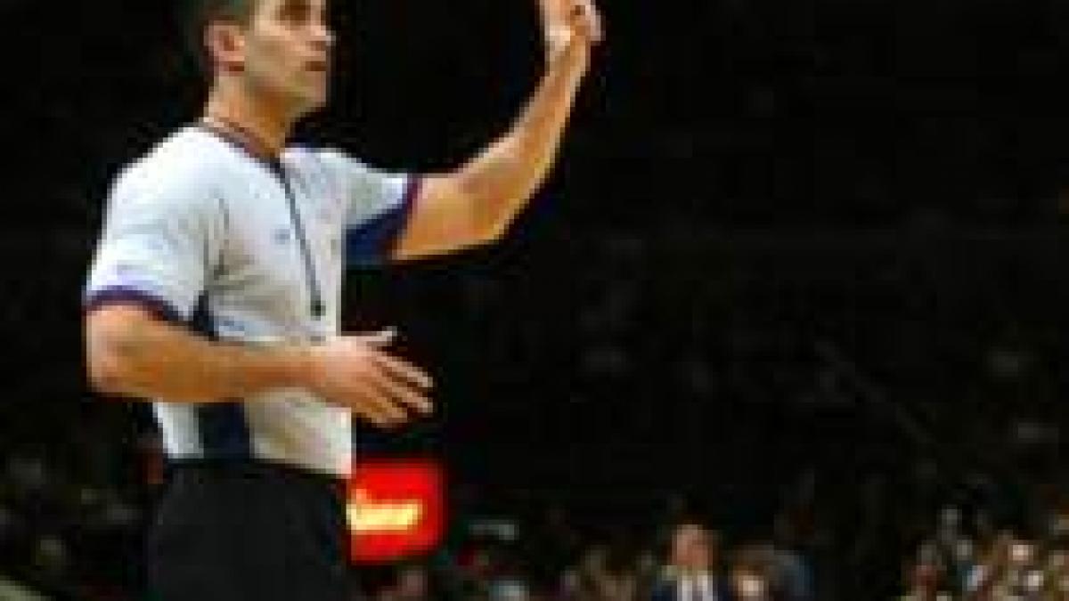 proba video introdusa in nba arbitrii vor putea revedea faulturile si greselile de joc
