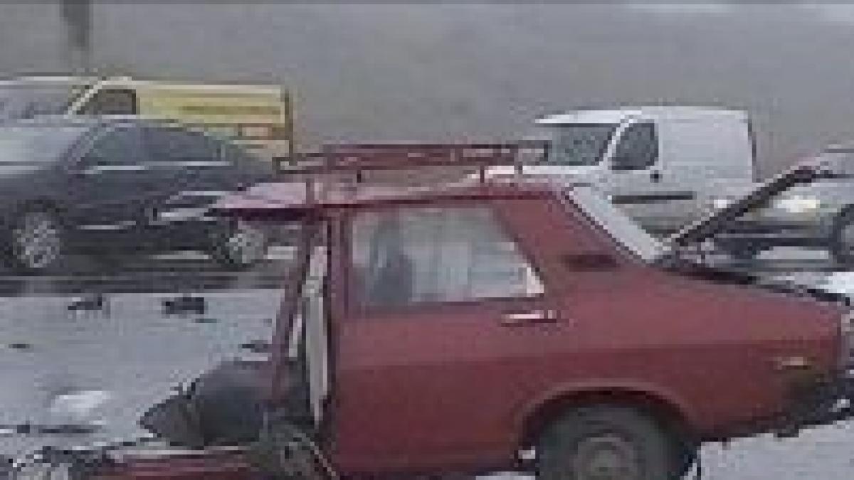 grav accident de circulatie un om a murit iar masina pe care o conducea a fost rupta in doua