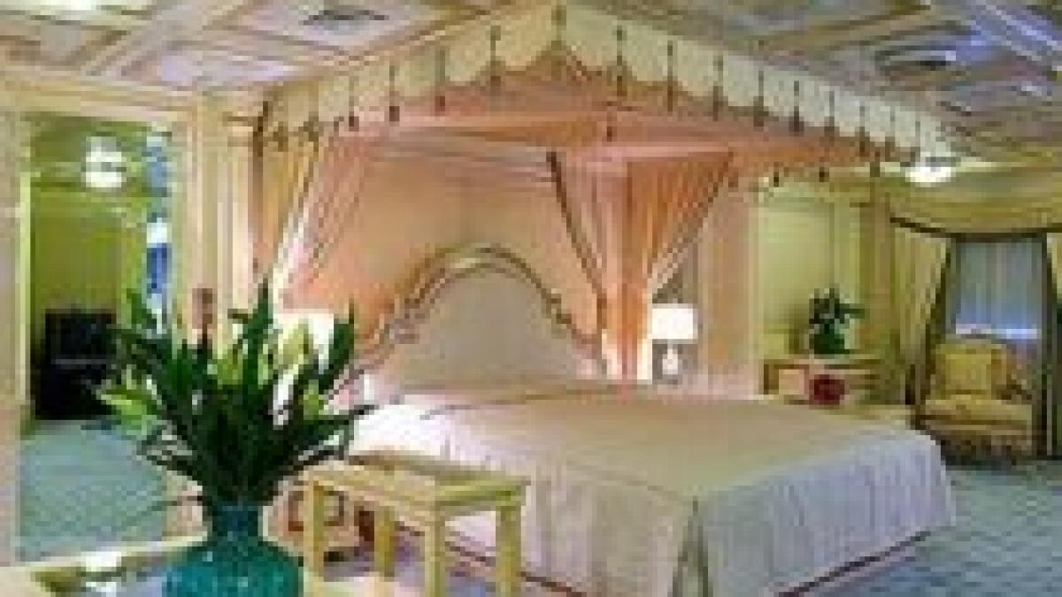 lux plutitor 25 de milioane de euro pentru yachtul lui sadam hussein