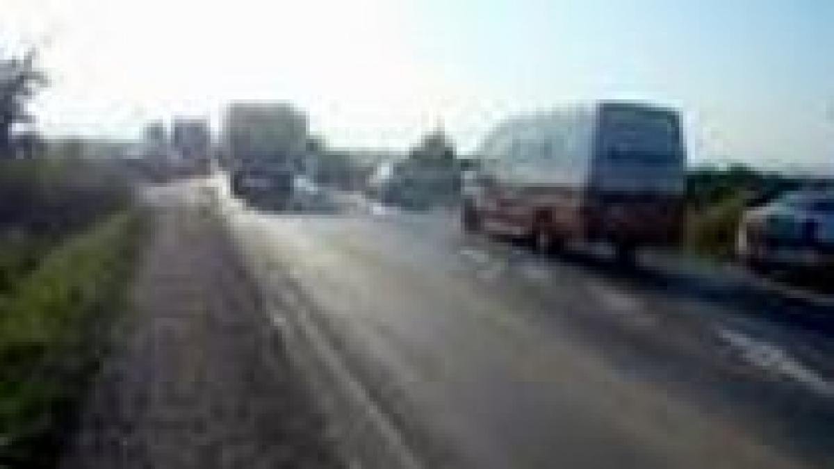 infotrafic doi raniti si trei masini distruse in urma unui accident petrecut la ovidiu