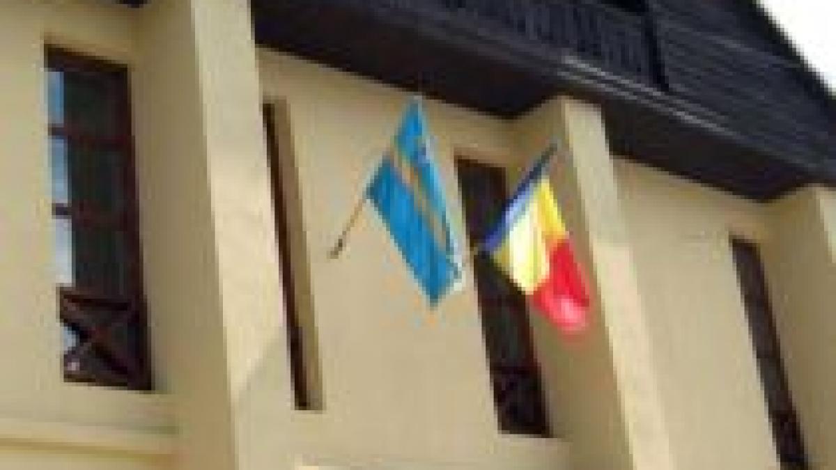 autonomia in pas alert steagul secuilor arborat pe primariile din harghita