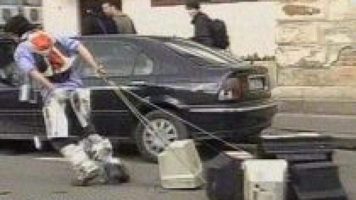 sclavii media un clujean a protestat plimbandu si televizorul in lesa video