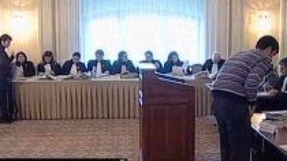 traian basescu a contestat la curtea constitutionala legea referendumului