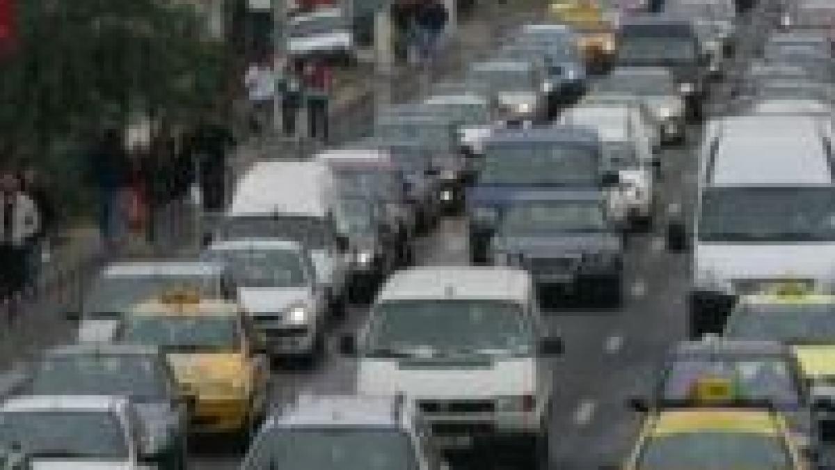 blocaj pe drumul national 1 coloana de masini se intinde pe mai multi kilometri