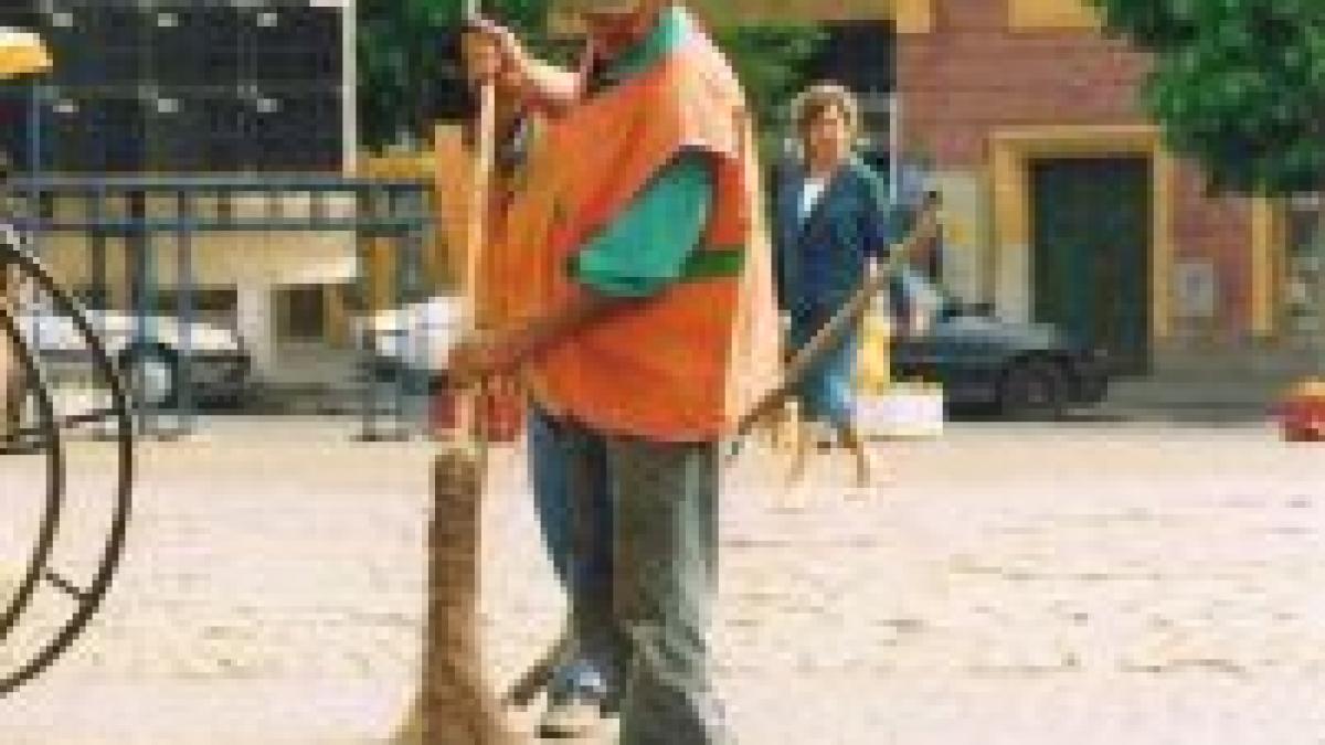 dosare penale pentru 4 gunoieri care au retras bani de pe doua carduri gasite pe o strada din