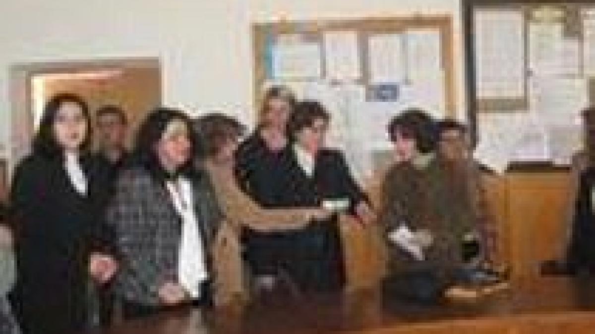 70 000 de profesori afiliati federatiei spiru haret in greva de avertisment