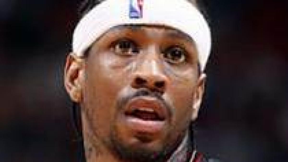 allen iverson transferat la detroit pistons pentru mai multi jucatori