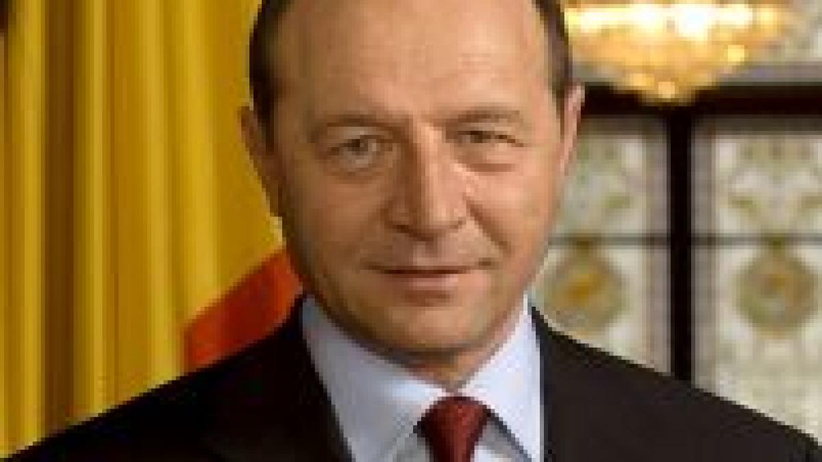 traian basescu la 57 de ani vadim tudor nu mai e suparat pe el desi l a mai ars de cateva ori