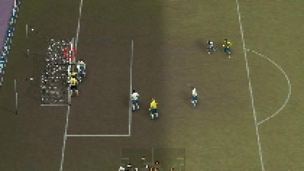 Ratare incredibilă: Cum poţi să trimiţi mingea pe lângă poarta goală 