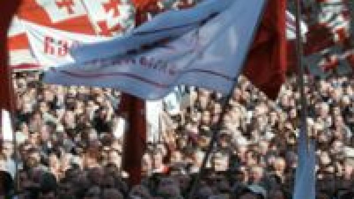 violente in georgia peste 10 000 de oameni au cerut alegeri anticipate