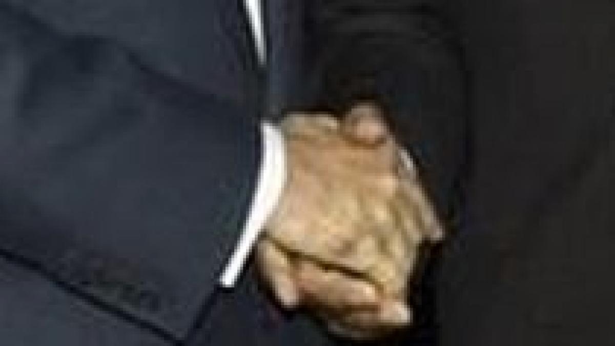 bush s a curatat cu solutie dezinfectanta dupa ce i a strans mana lui obama