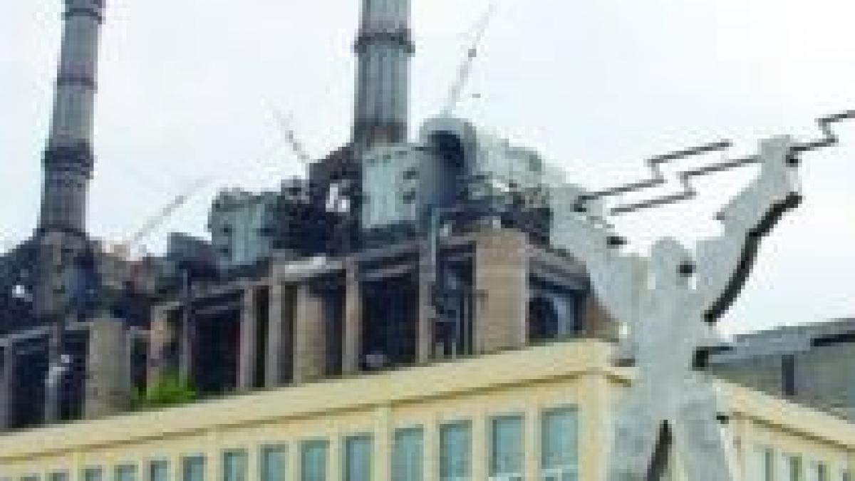 Luna grevelor. Salariaţii unor intreprinderi din Azuga şi Rovinari protestează faţă de salariile mici