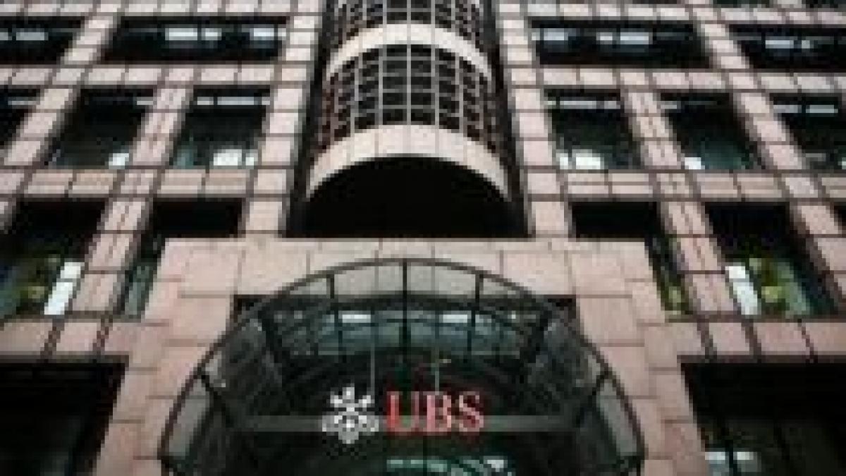 o banca elvetiana isi tradeaza renumele furnizand sua informatii despre clienti americani