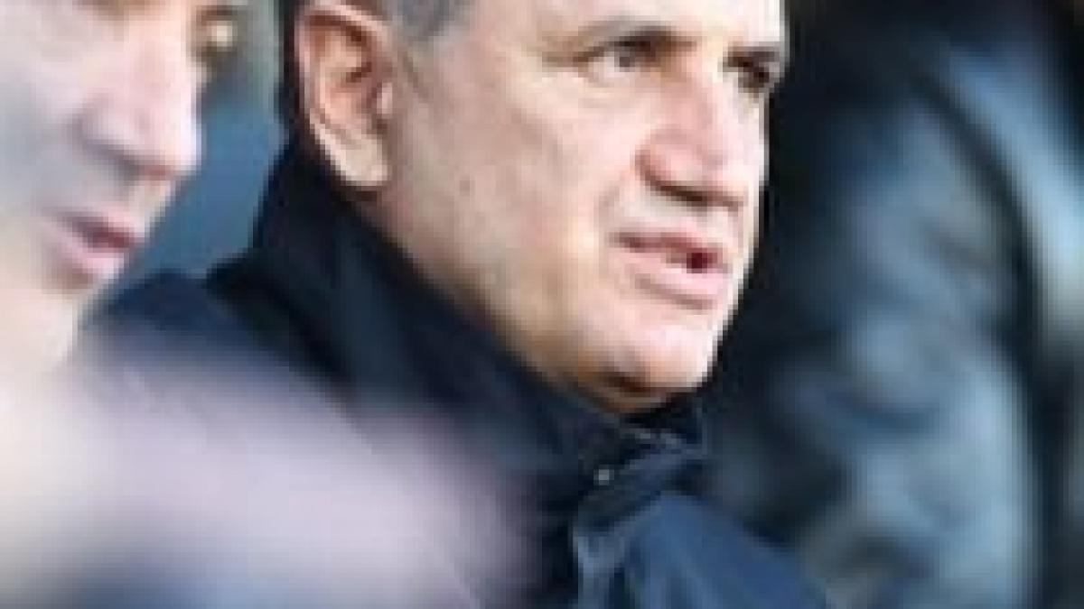 copos nu stie pe ce planeta e taher si cauta salvarea in curtea lui dinamo