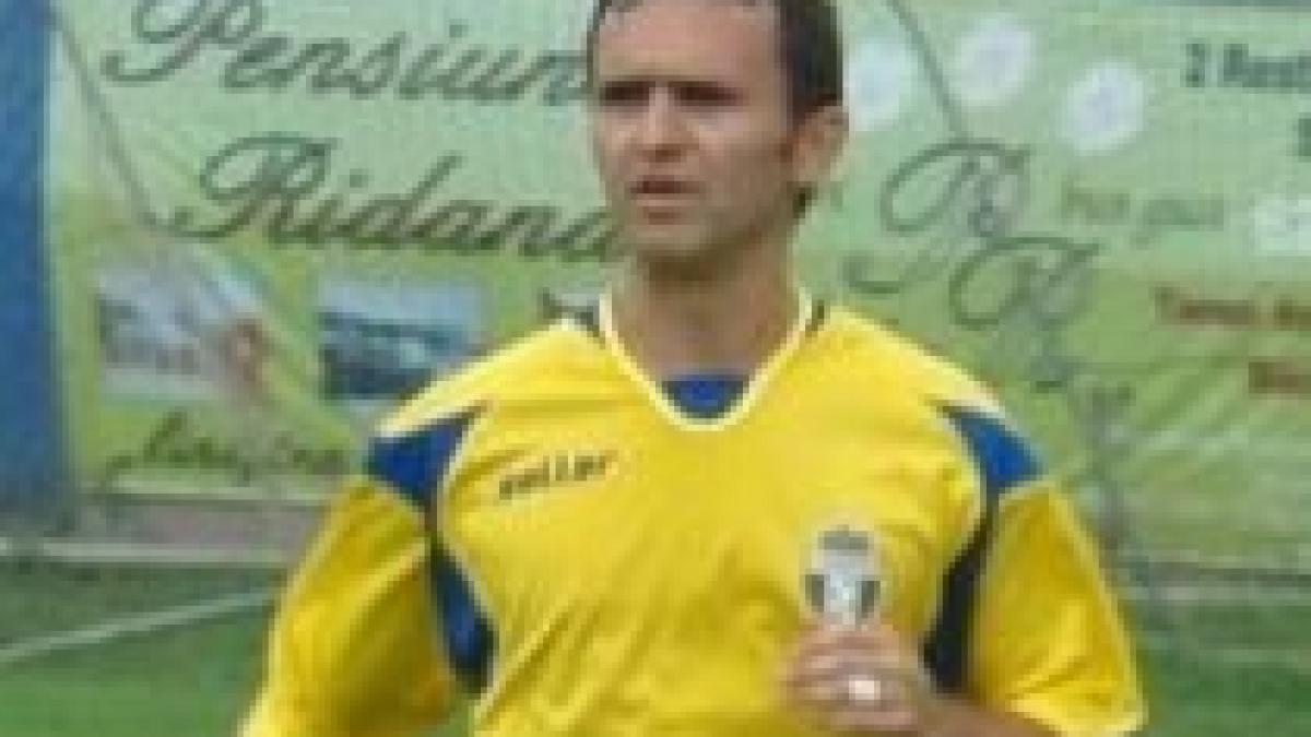 dupa ce l a batut pe arbitrul bocaneala bolohan ramane suspendat doar zece etape video