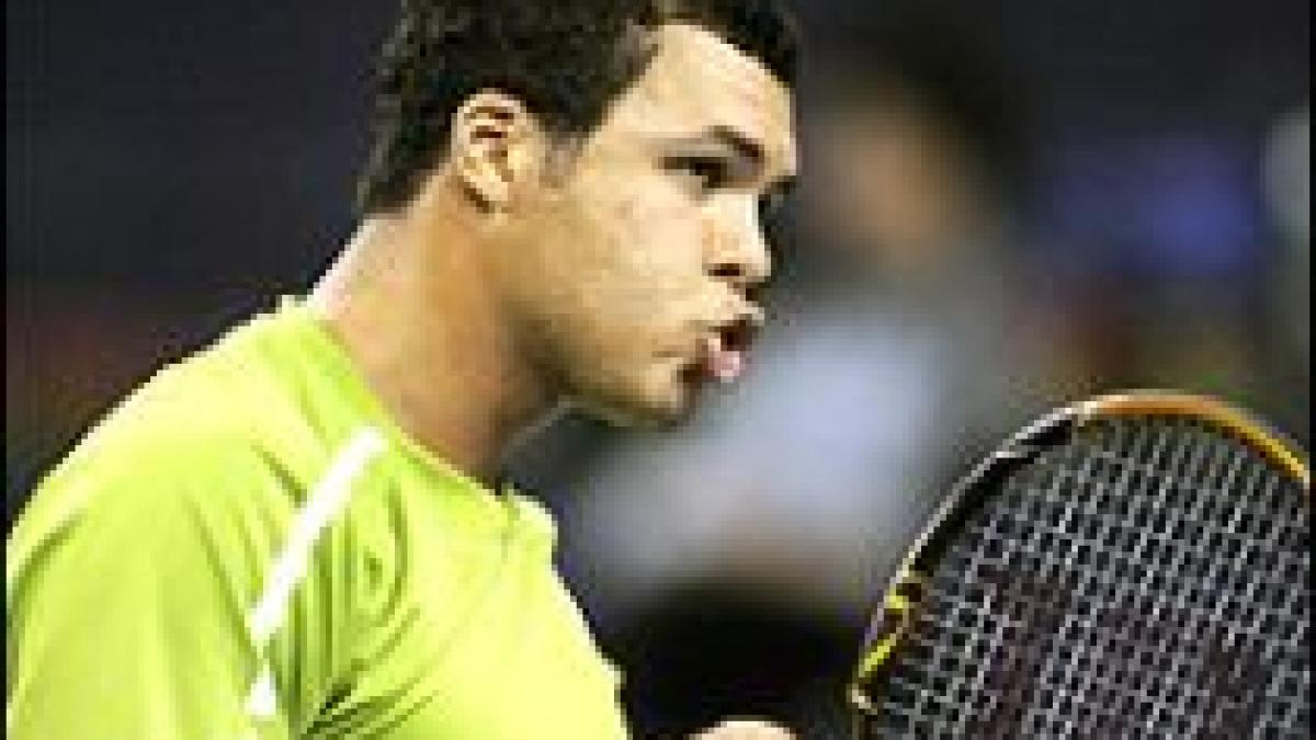 tsonga il invinge pe djokovic dar nu se califica in semifinalele de la shanghai