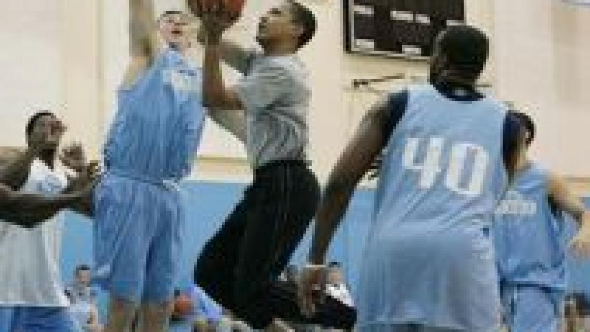 barack obama ar putea dota casa alba cu teren de baschet dupa investirea sa