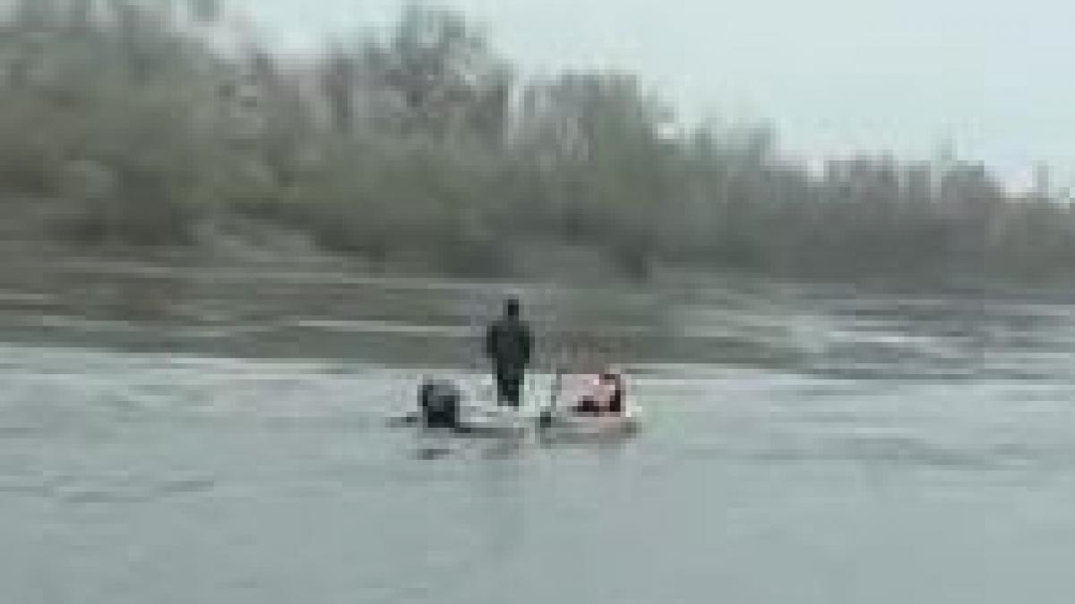 cei doi marinari disparuti vineri pe dunare nu au fost gasiti in epava navei scufundate