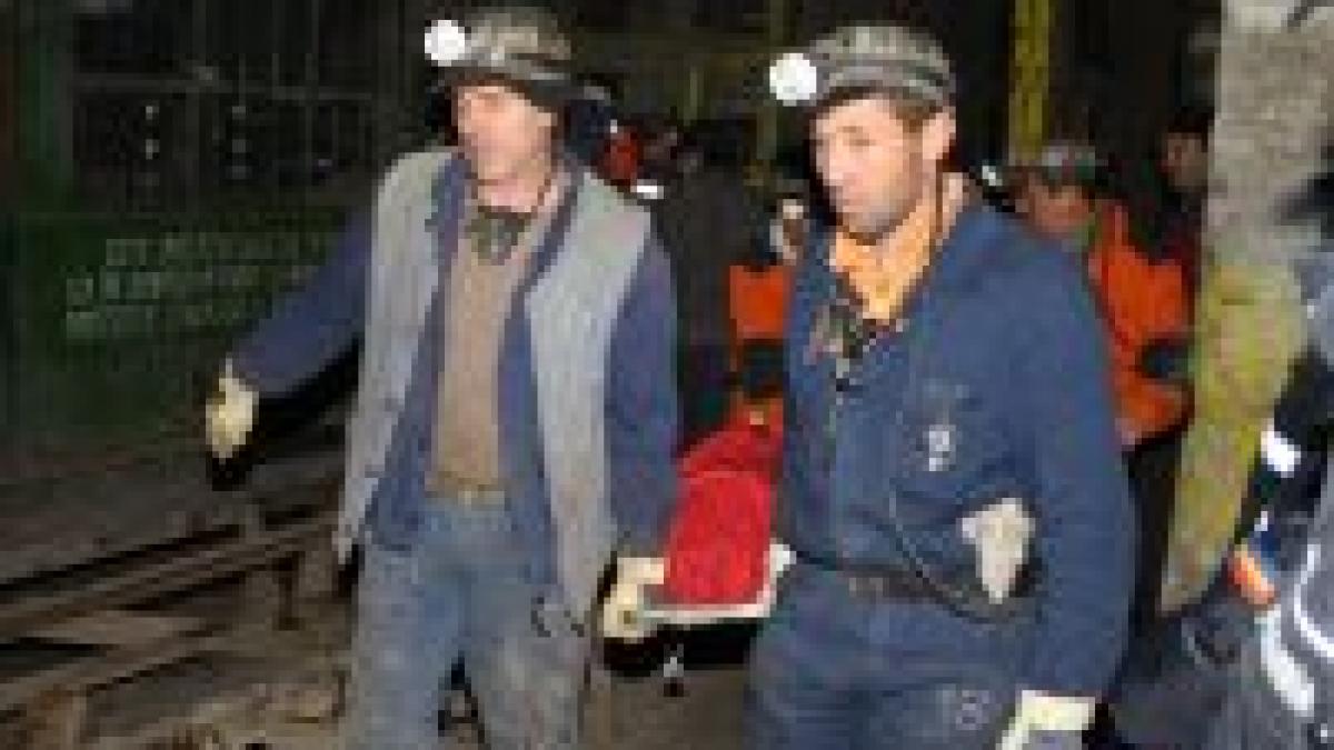 rudele victimelor acuza o explozie soldata cu un ranit s a produs vineri la mina petrila
