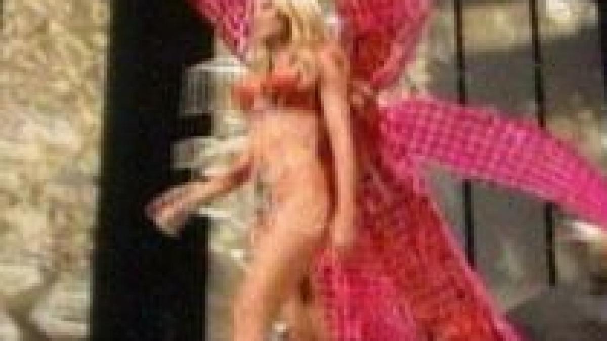 cea mai noua colectie de la victoria s secret sutiene cu diamante si foite de aur video