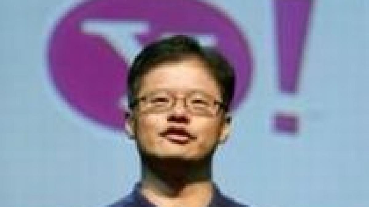 directorul executiv de la yahoo se retrage din functie