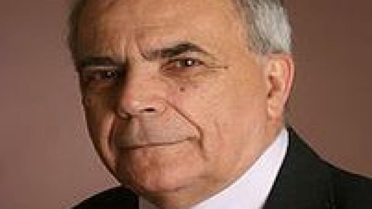 nicolae manolescu a lansat istoria critica a literaturii romane la targul gaudeamus