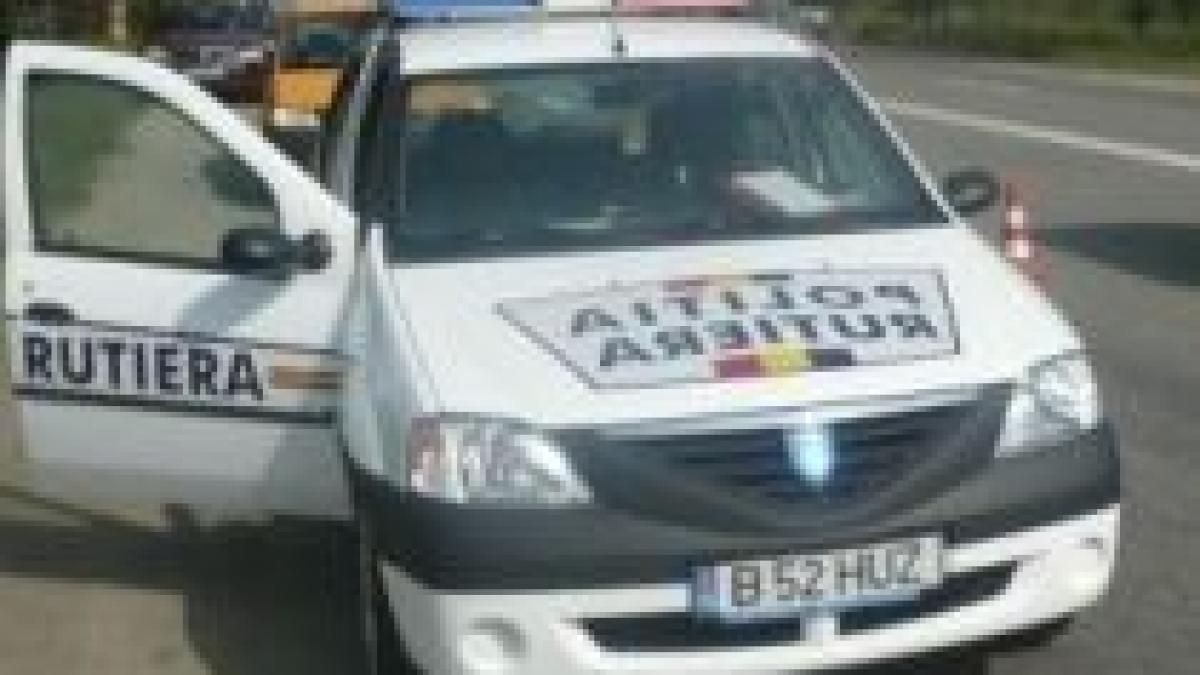 politist din bucuresti ranit dupa ce masina politiei s a ciocnit cu un trailer agabaritic