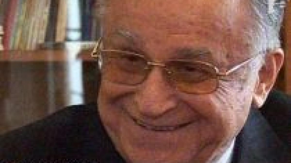 ion iliescu s a retras dupa opt ani de parlament si zece de presedintie