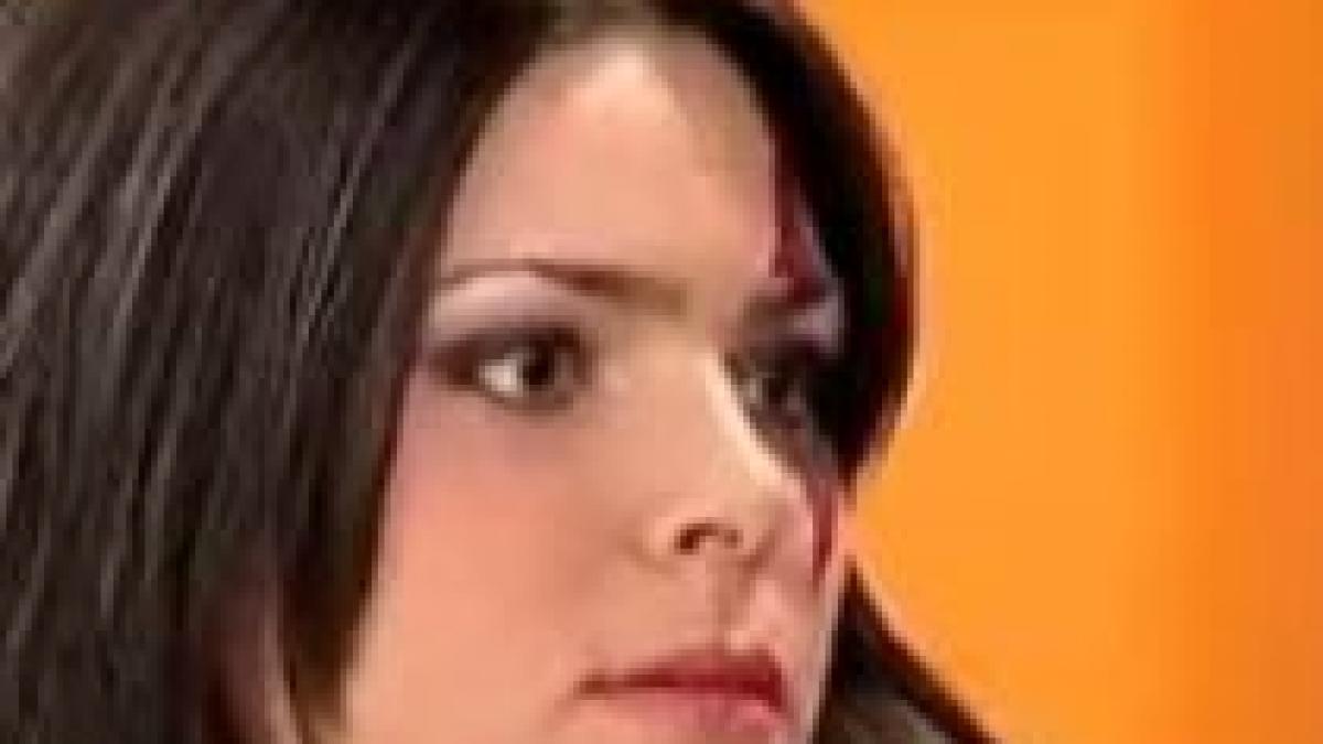 marijuana drogata cantareata pare sa si fi pierdut controlul la emisiunea lui maruta video