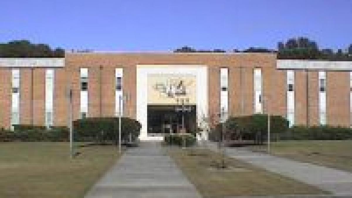 atac armat in campusul unei universitati din sua un student a fost grav ranit