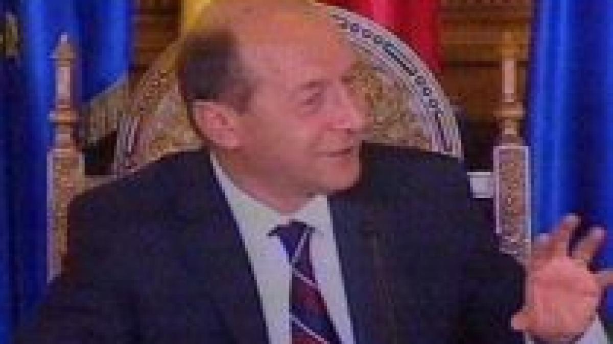 basescu sistemul bancar a creat produse toxice lumea a cheltuit mai mult decat producea